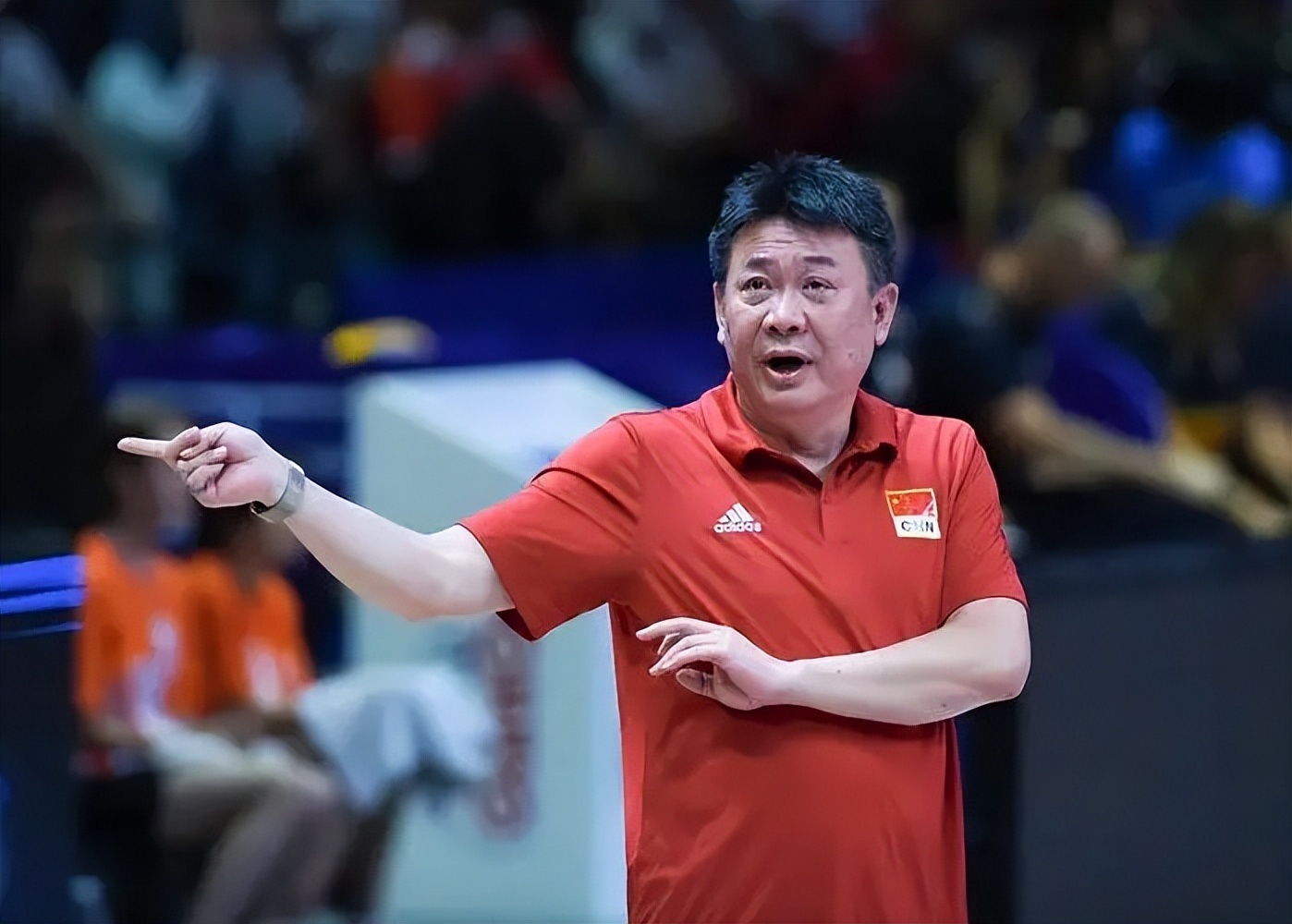 里程碑夜上海海港完成体检,CBA常规赛关键战刷纪录,质疑声四起,临场指挥获称赞 里程碑夜上海海港完成体检,CBA常规赛关键战刷纪录,质疑声四起,临场指挥获称赞