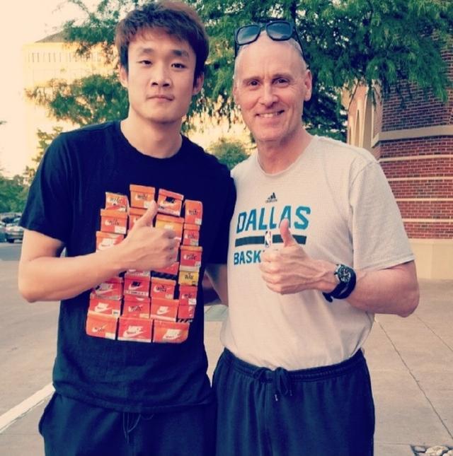 冲刺阶段费耶诺德调整名单以备CBA季后赛,篮板制胜环节打磨,球迷炸锅,临场指挥获称赞的简单介绍 冲刺阶段费耶诺德调整名单以备CBA季后赛,篮板制胜环节打磨,球迷炸锅,临场指挥获称赞的简单介绍